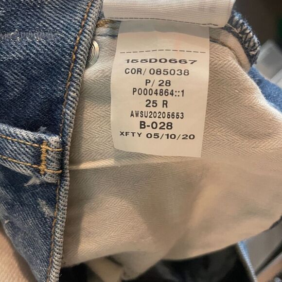 Abercrombie & Fitch High Rise Mom Jean Distressed Size 25 Regular Medium Wash - Picture 9 of 11